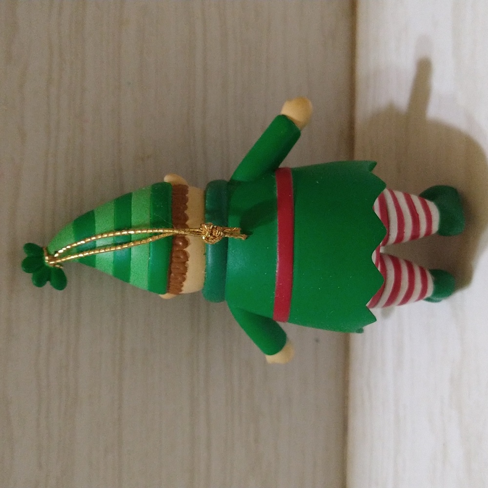 Hallmark 2005 Keepsake Kids Find Pickles The Elf Christmas Ornament - Picture 2 of 3